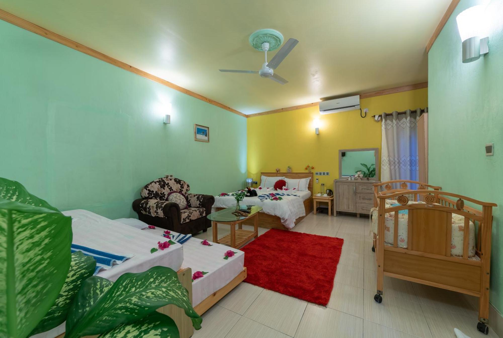 Olhumathi View Inn Ukulhas Island Exterior photo
