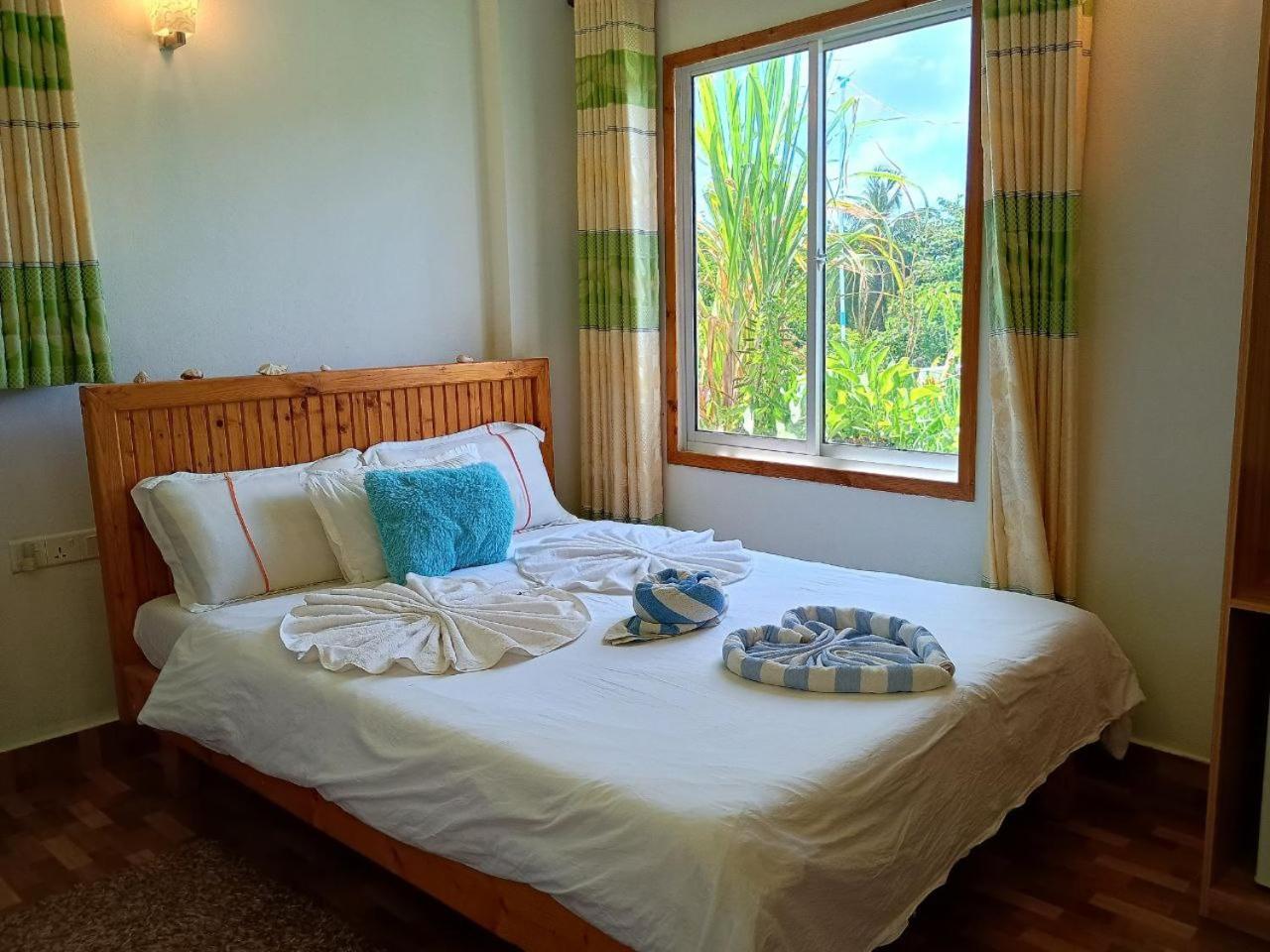Olhumathi View Inn Ukulhas Island Exterior photo