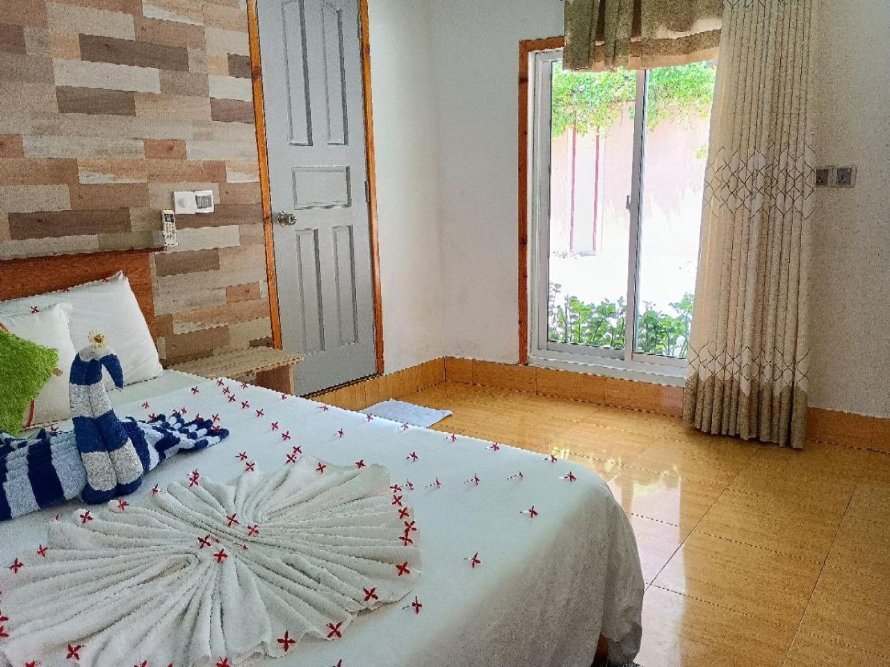 Olhumathi View Inn Ukulhas Island Exterior photo
