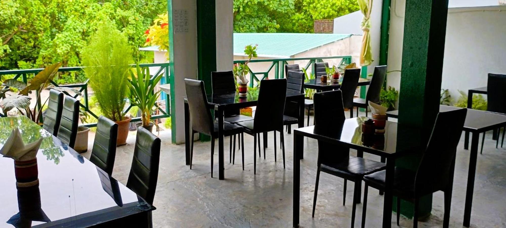 Olhumathi View Inn Ukulhas Island Exterior photo