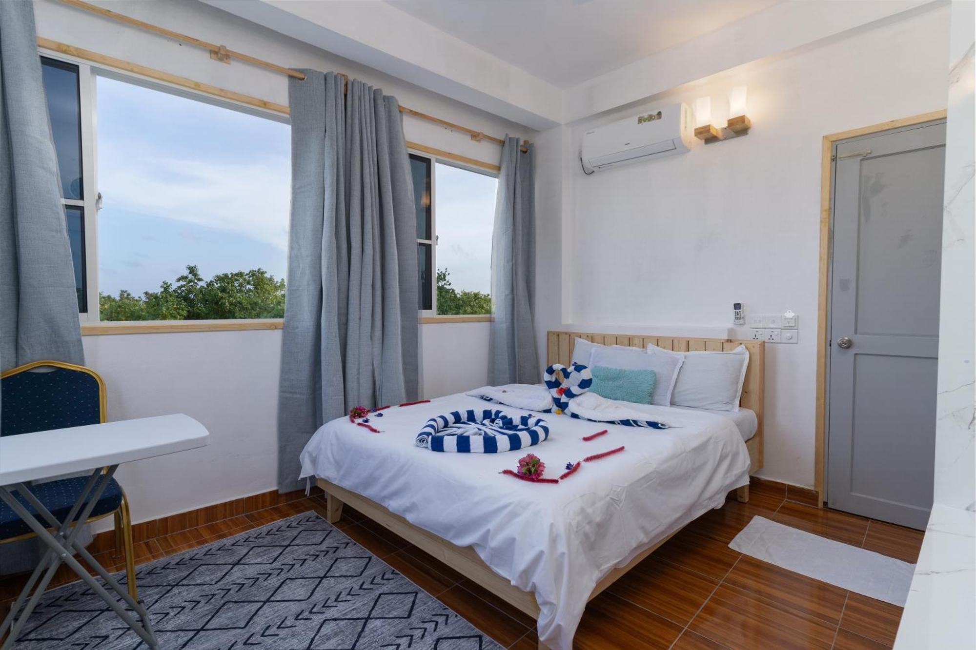 Olhumathi View Inn Ukulhas Island Exterior photo